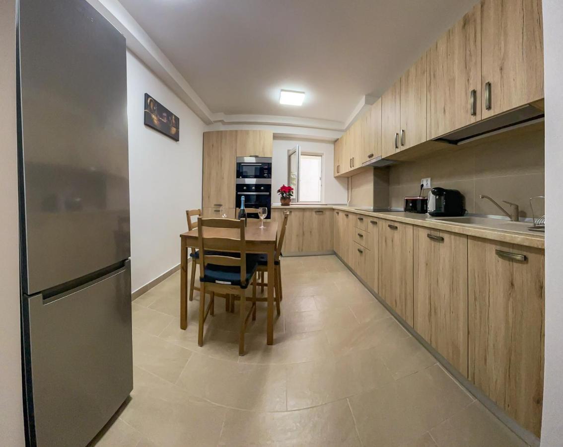 National Arena Mega Mall Elana Apartment Bukarest Eksteriør billede