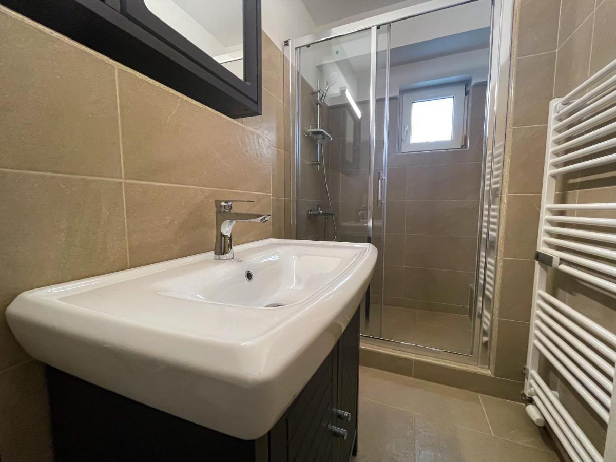 National Arena Mega Mall Elana Apartment Bukarest Eksteriør billede