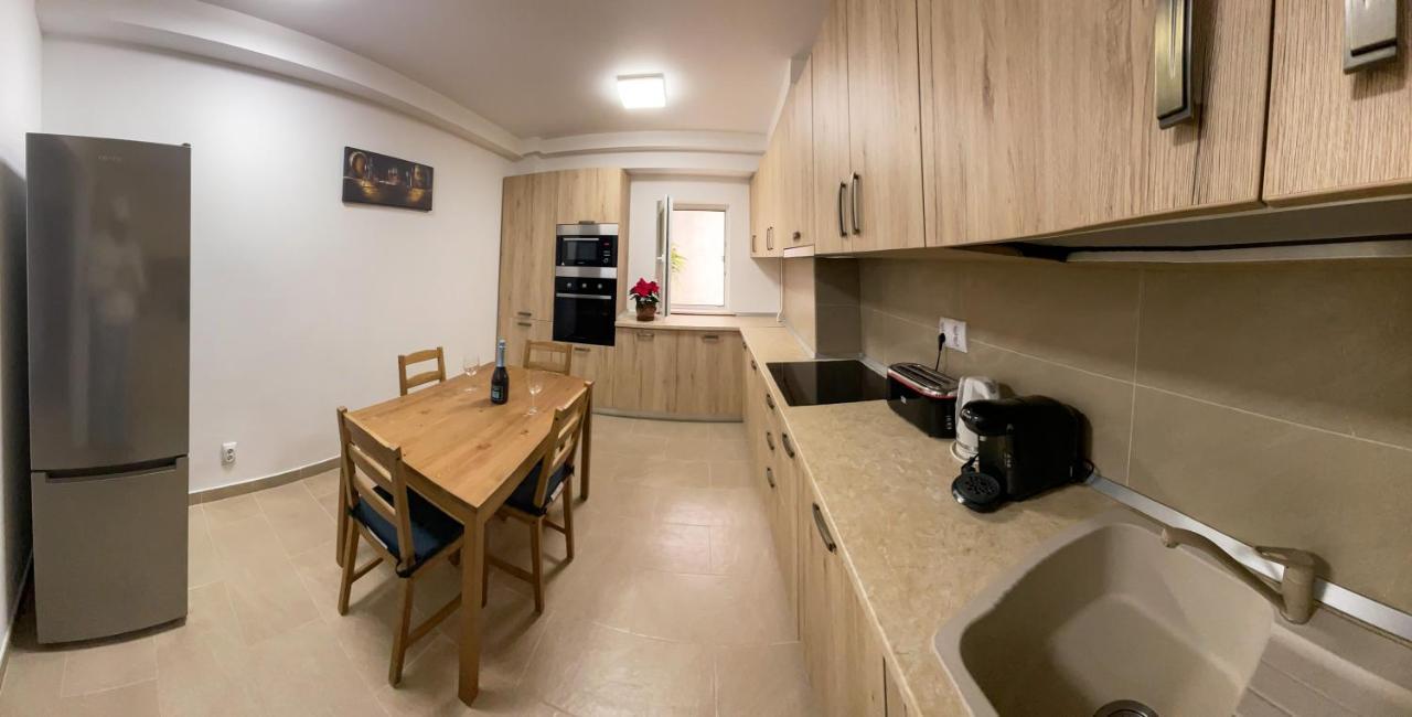 National Arena Mega Mall Elana Apartment Bukarest Eksteriør billede